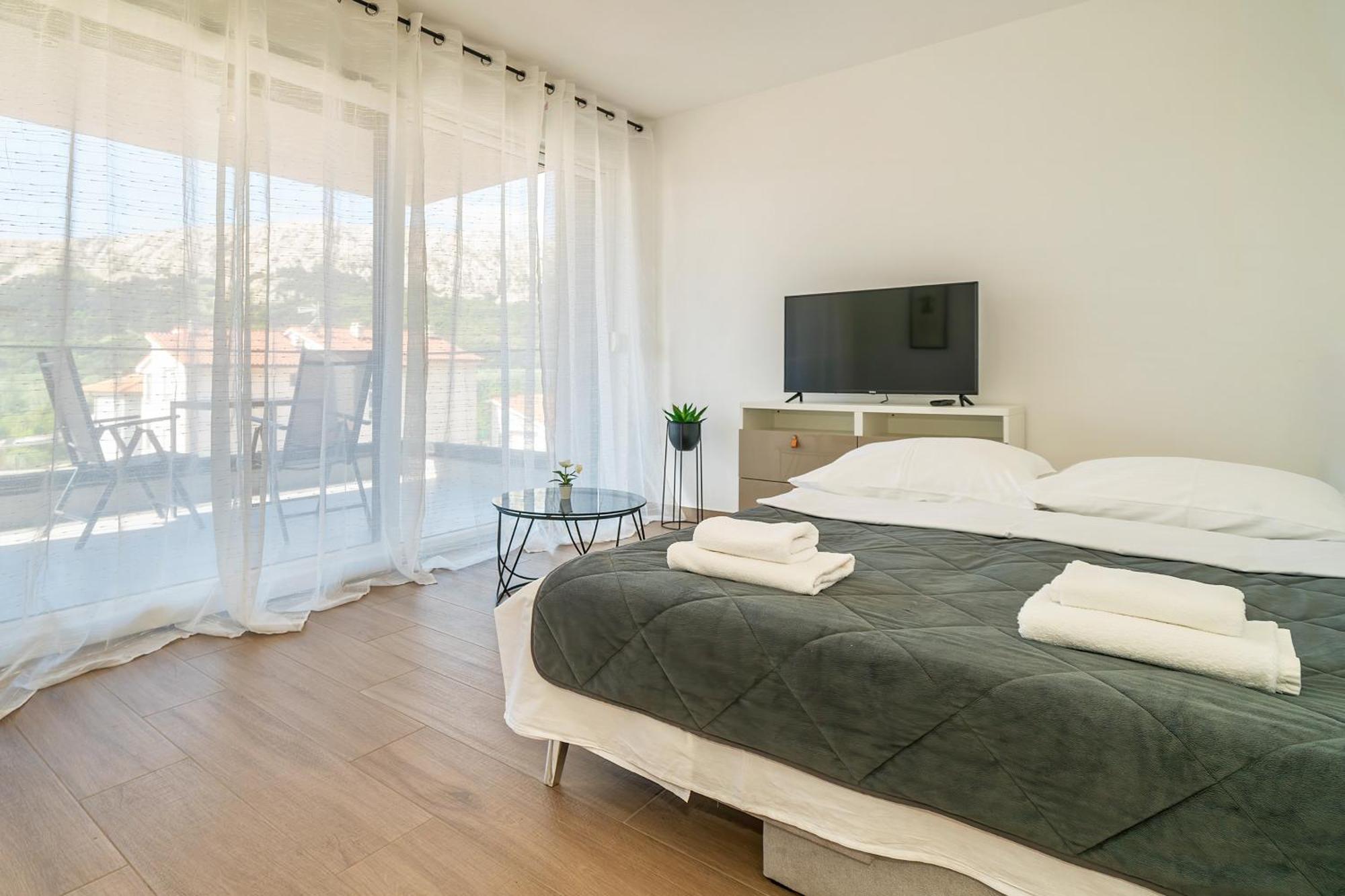 Poolside Apartments Anabella บัชกา ภายนอก รูปภาพ