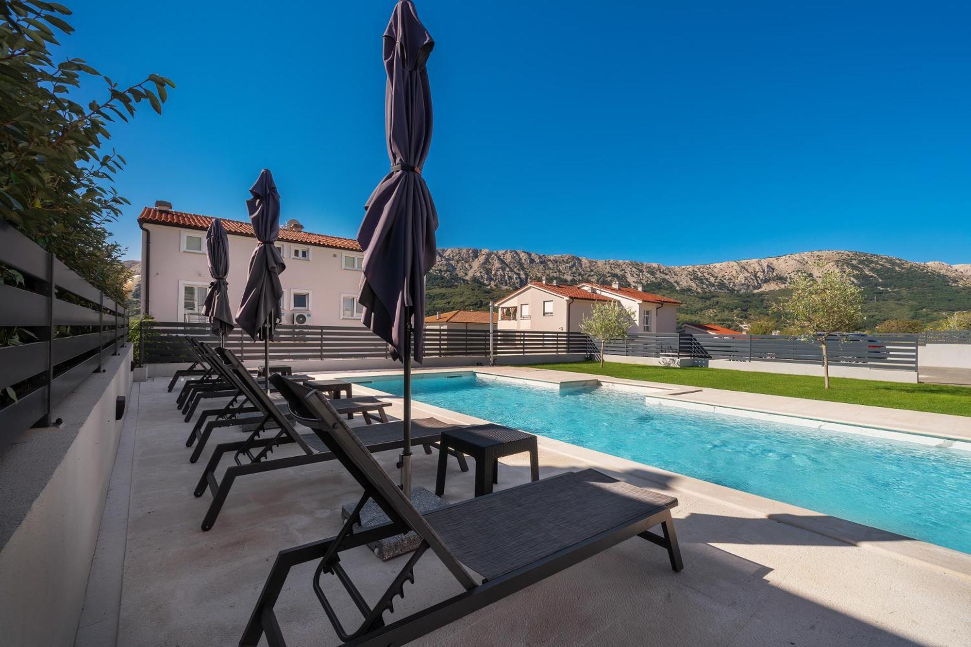 Poolside Apartments Anabella บัชกา ภายนอก รูปภาพ